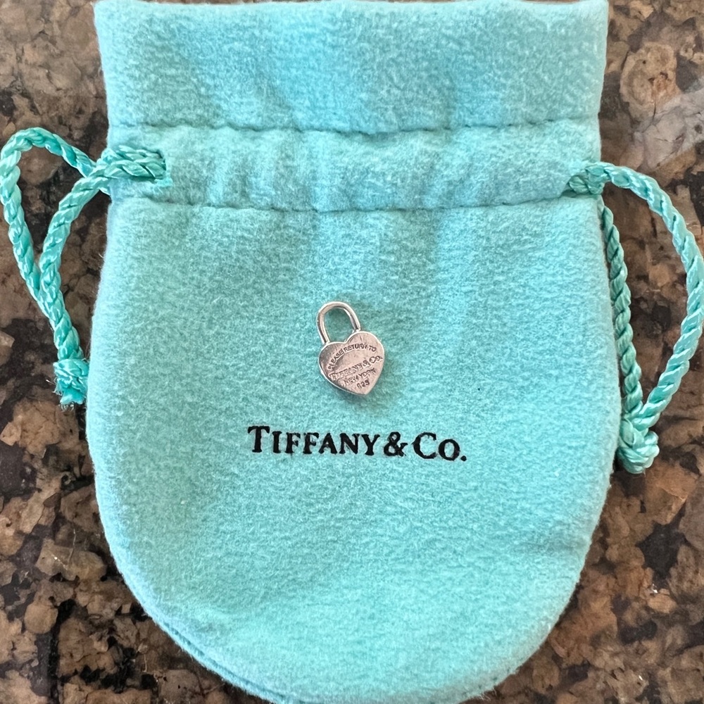 Return to Tiffany mini heart charm